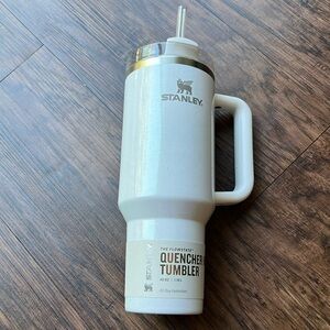 NWT Stanley 40oz Quencher Tumbler Pearl